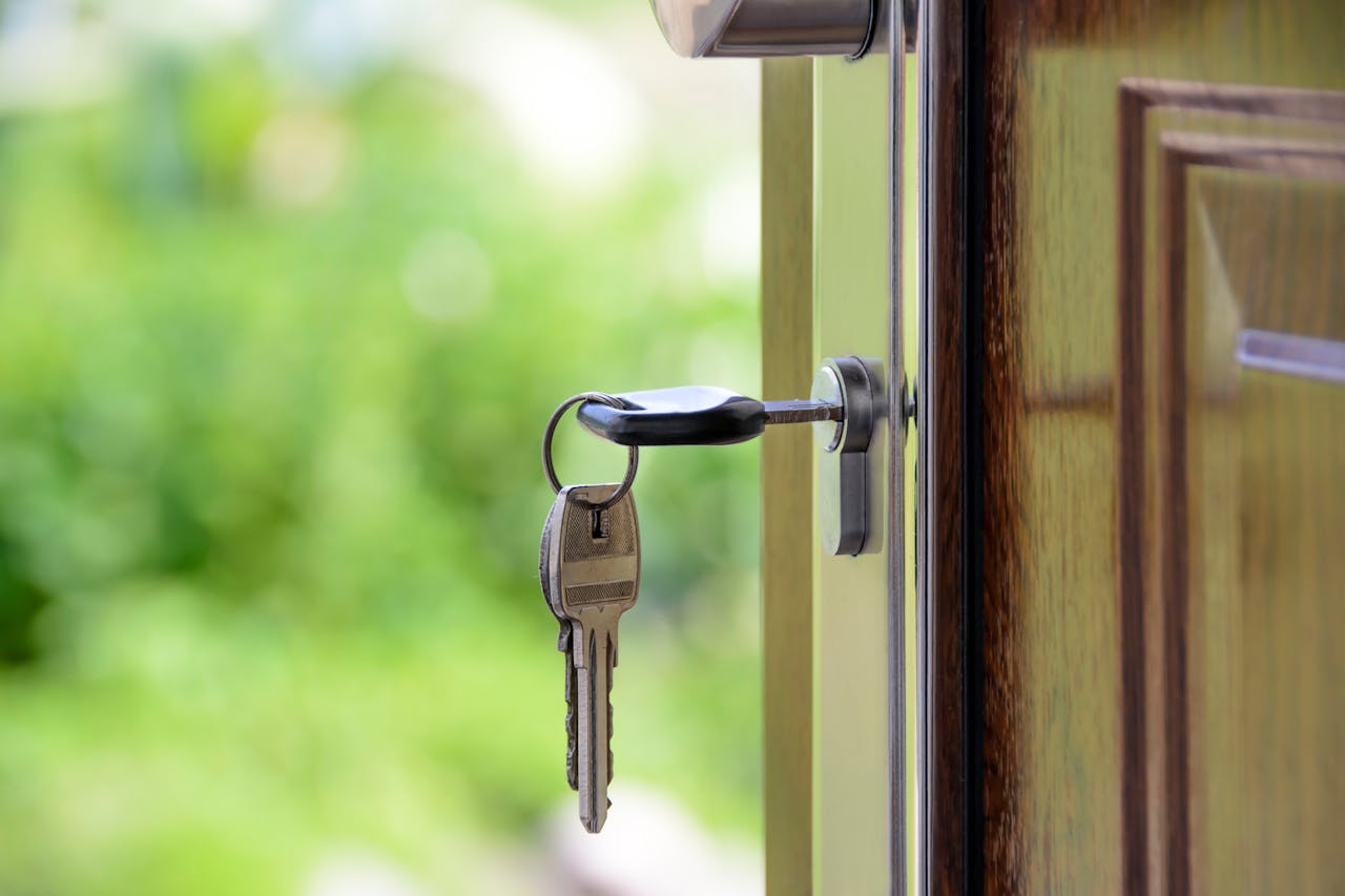 If It’s Not Registered, You’re Not the Owner: A Practical Guide for Foreigners Buying Property in Brazil