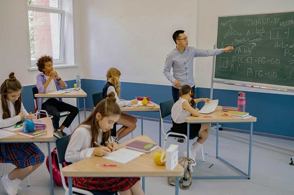 Home - Moving To Dubai With Your Family - Global Law Experts