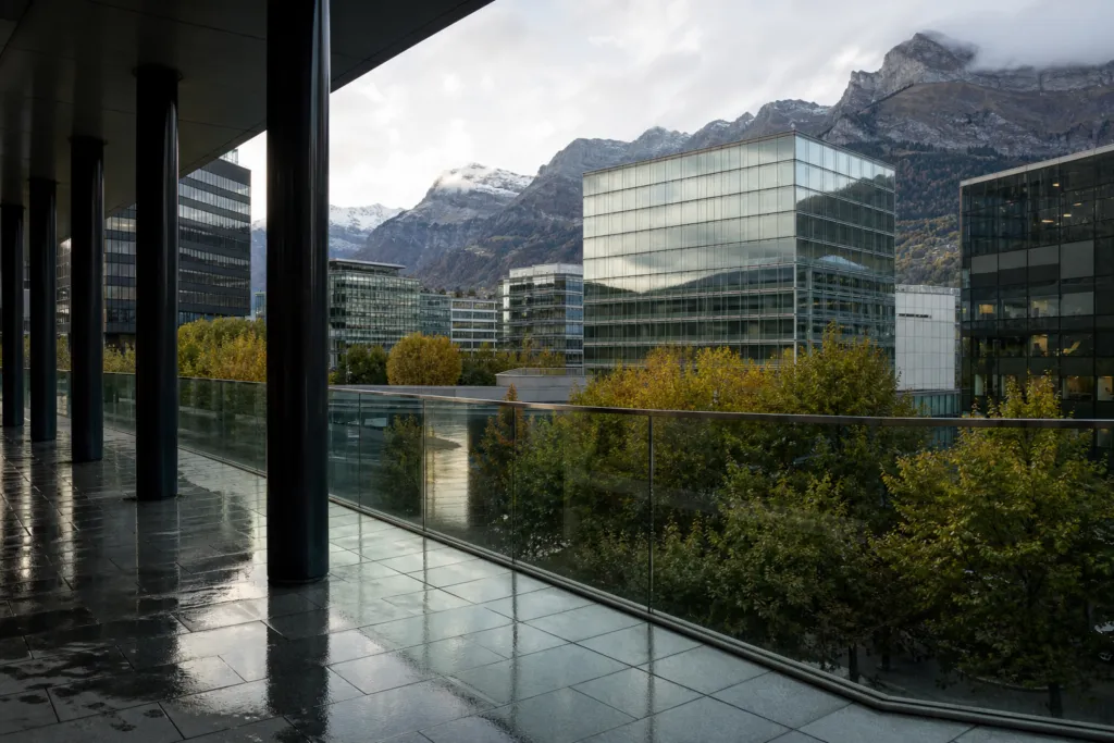 hire commercial lawyer switzerland